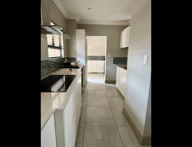4 BEDROOM HOUSE FOR SALE IN LOMBARDY ESTATE